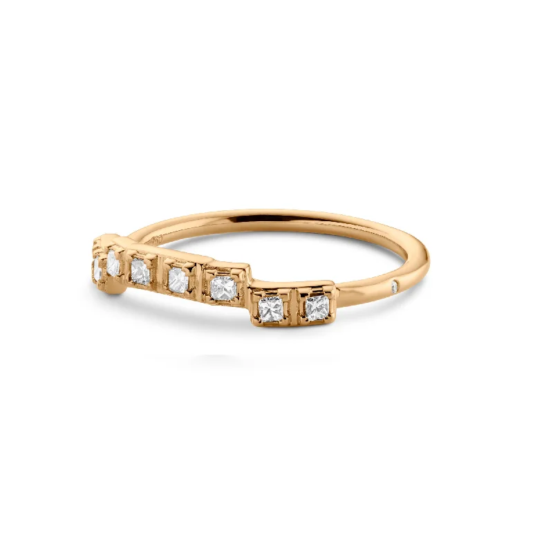 Raw Classic Curve 18K Gold Ring w. Diamonds