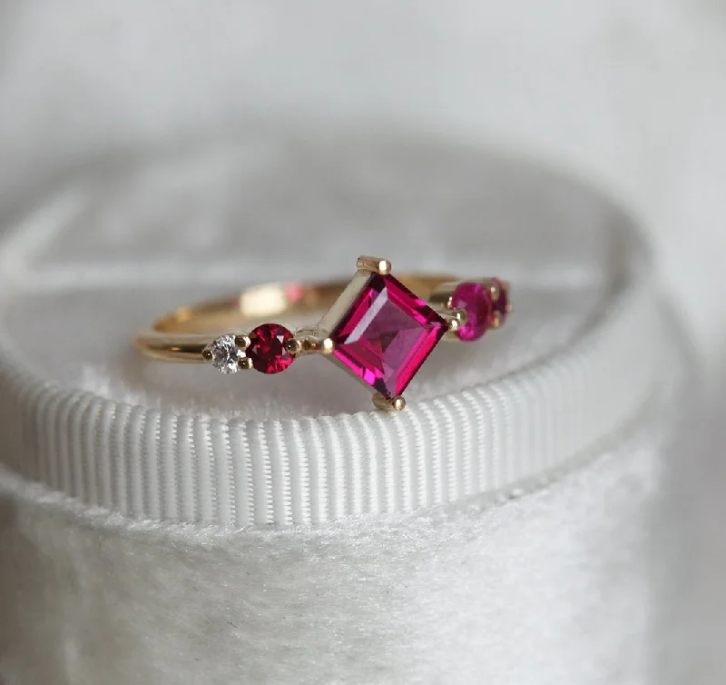 Gigi Pink Tourmaline Rubis Diamonds Cluster Ring