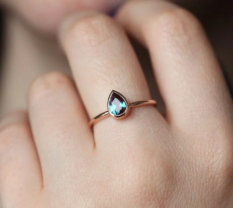 High-Quality Jewelry At A Fraction Of The Cost Esperanza Alexandrite Ring