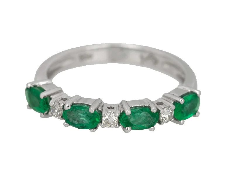 Chic And Stylish Jewelry At Exclusive Prices Ladies Vintage Estate 18K 750 White Gold 0.41ctw Emerald Diamond 3mm Band Ring