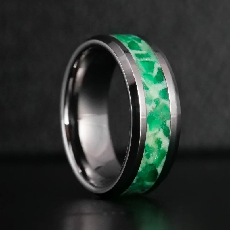 Bohemian-Inspired Jewelry For Free-Spirited Fashion May Birthstone Ring | Emerald Glowstone Ring