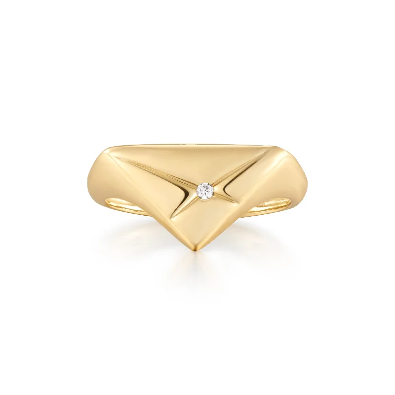 Gold Kiss Triangle Ring