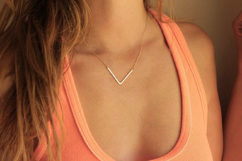 Clearance Sale On High-End Jewelry Collections V Bar Necklace, Curved Bar Simple Necklace