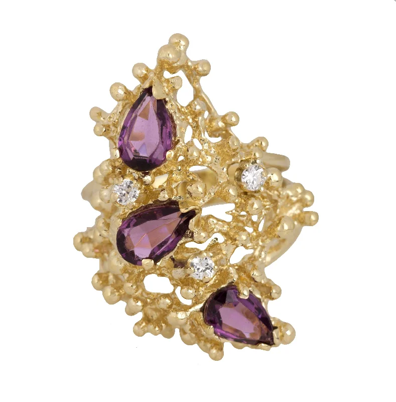 Flash Sale On Exquisite Jewelry – Don't Miss Out Women's Modernist Estate 14K Yellow Gold Amethyst Diamond Cluster Cocktail Ring