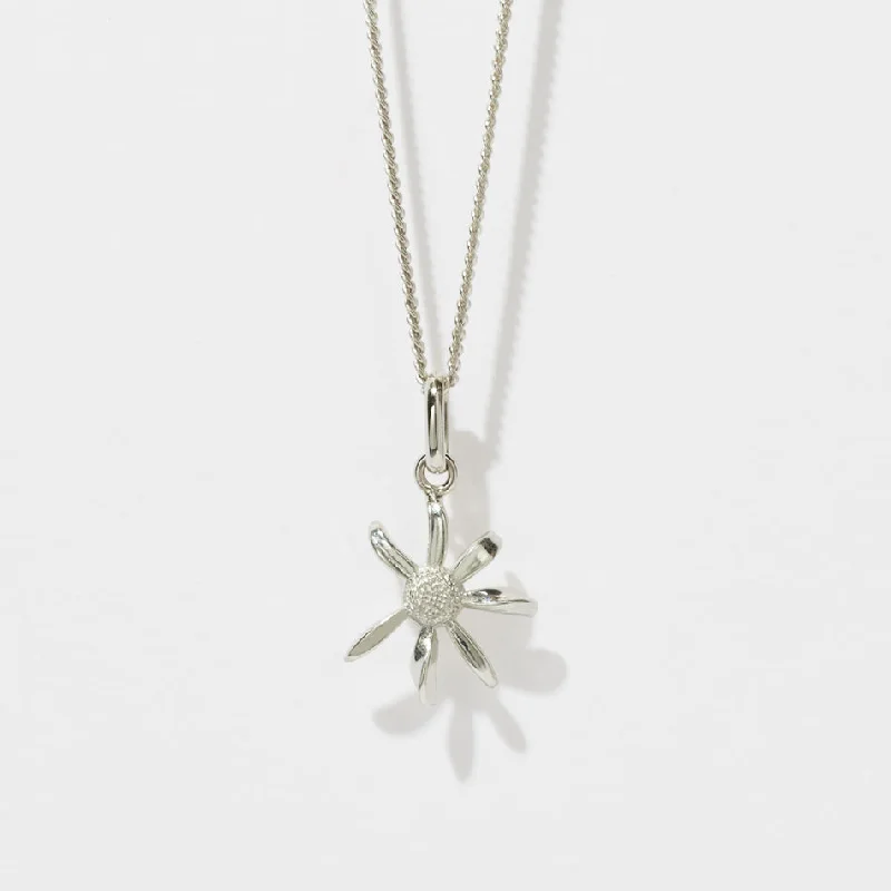 Unmissable Discounts On Timeless Jewelry Pieces Meadowlark Daisy Charm Necklace - Sterling Silver